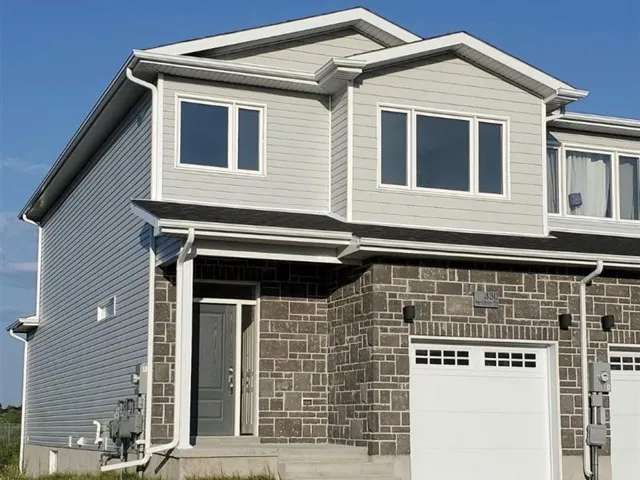 Townhouse For Rent in Kingston, Ontario