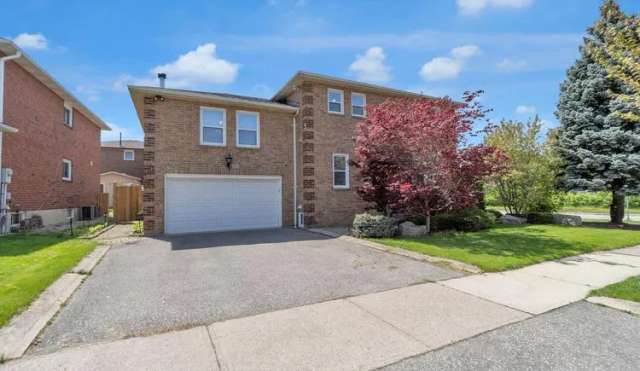 House For Sale in Brampton, Ontario