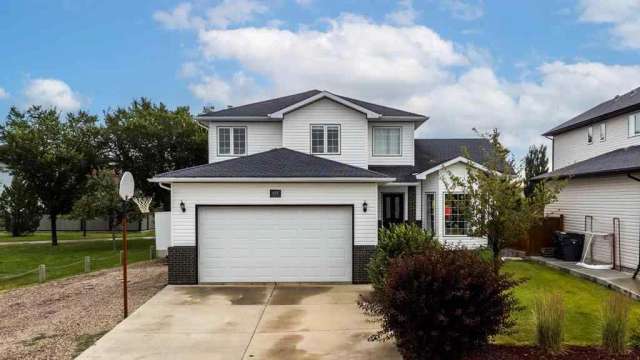 House For Sale in Medicine Hat, Alberta