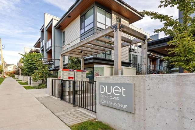 Townhouse For Sale in Coquitlam, British Columbia