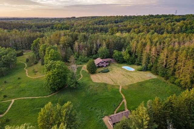 1930s Ontario Family Retreat Hits the Market For First Time in 80 Years