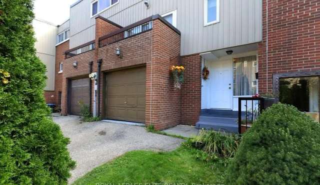 Townhouse For Sale in Mississauga, Ontario