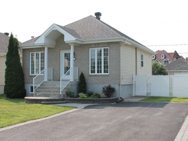 Bungalow For Sale in Quebec, Quebec