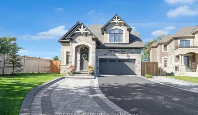 House For Sale in Pickering, Ontario