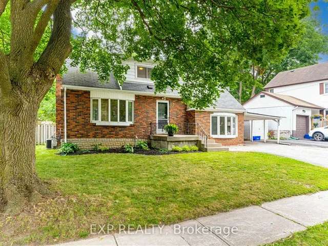 House For Sale in Newmarket, Ontario