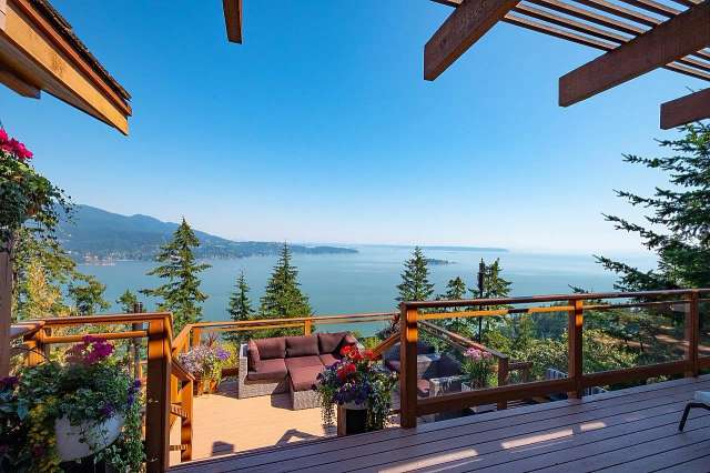 A $2,658,000.00 House with Acreage with 3 bedrooms in Bowen Island, Bowen Island