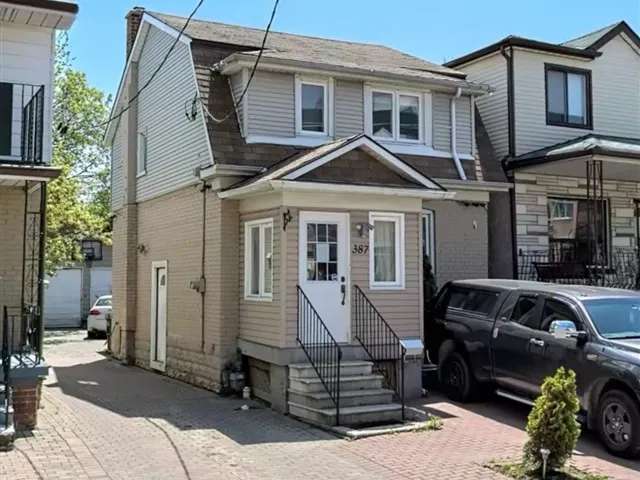 House For Sale in Toronto, Ontario