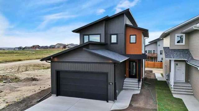 House For Sale in Blackfalds, Alberta