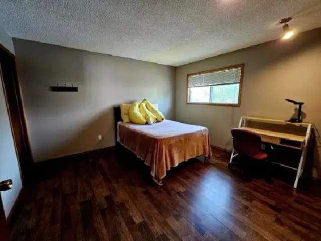 ROOM FOR RENT - CLOSE TO UNIVERSITY OF CALGARY, LRT, SHOPPING