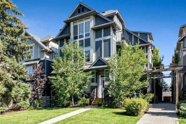 House For Sale in Calgary, Alberta