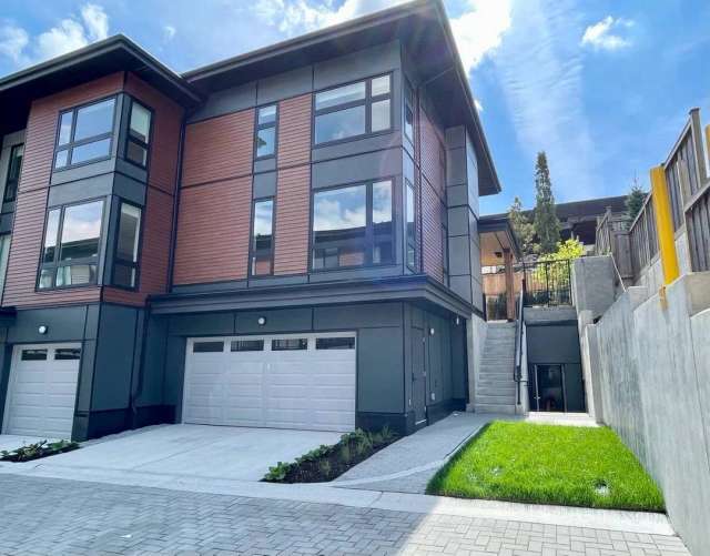 Townhouse For Rent in Port Moody, British Columbia