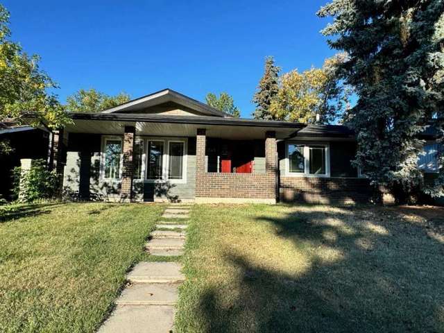 House For Sale in Calgary, Alberta