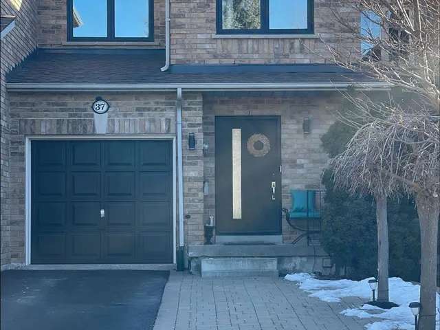 Townhouse For Rent in Vaughan, Ontario