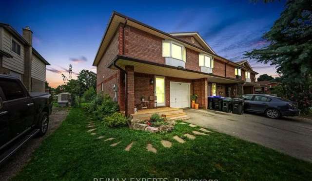 Townhouse For Sale in New Tecumseth, Ontario