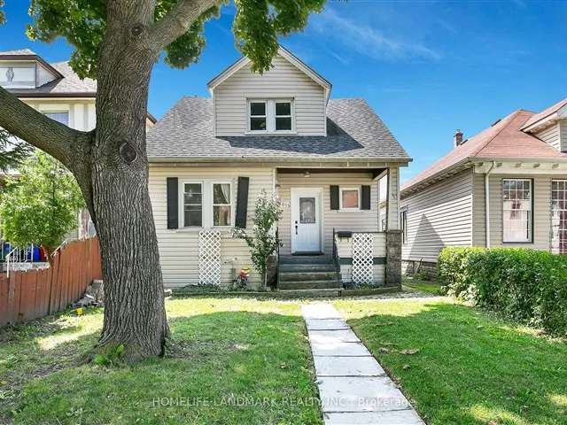 House For Sale in Windsor, Ontario