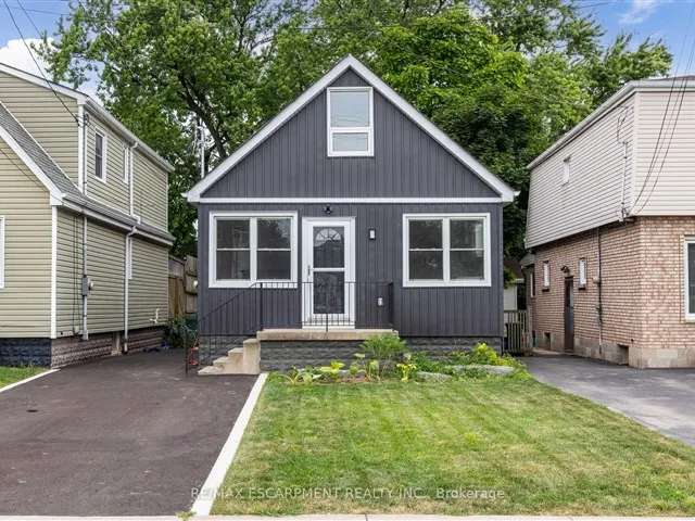 House For Sale in Hamilton, Ontario