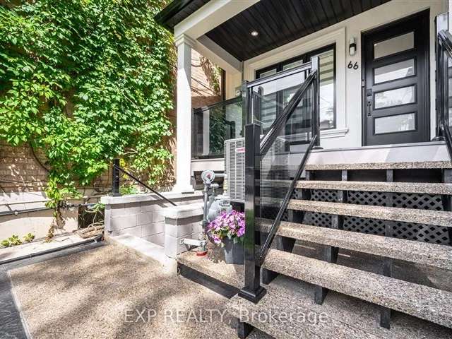 Townhouse For Sale in Toronto, Ontario