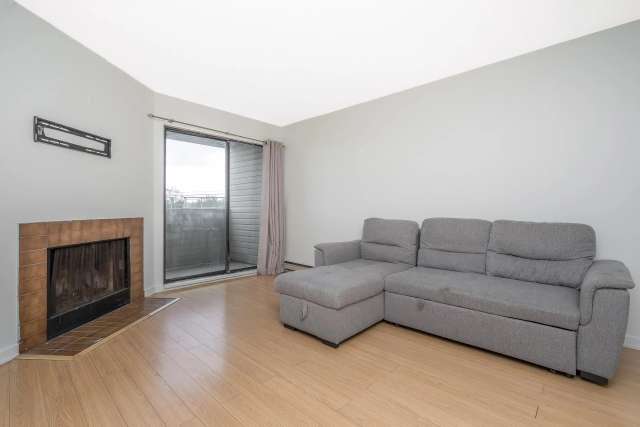 A $549,000.00 Apartment/Condo with 2 bedrooms in Coquitlam West, Coquitlam