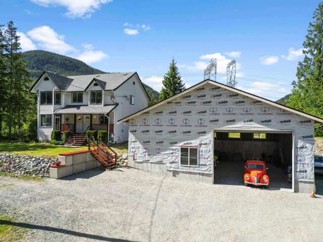 A $2,149,000.00 House with Acreage with 5 bedrooms in Steelhead, Mission