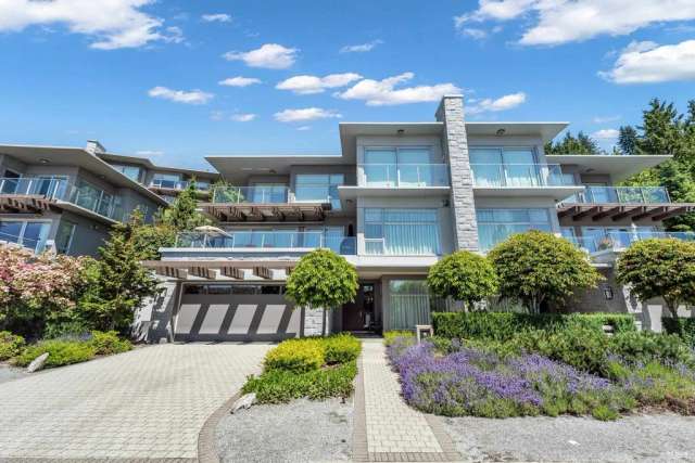 Duplex For Sale in West Vancouver, British Columbia