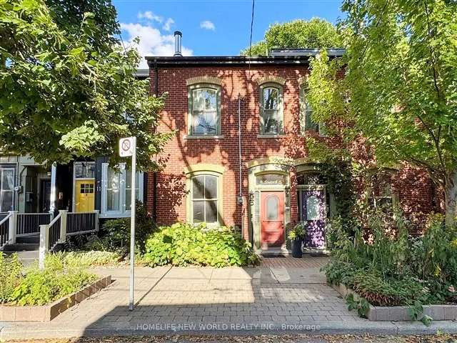 Townhouse For Sale in Toronto, Ontario