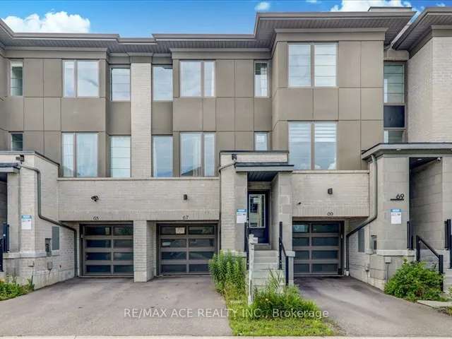 Townhouse For Sale in Whitby, Ontario