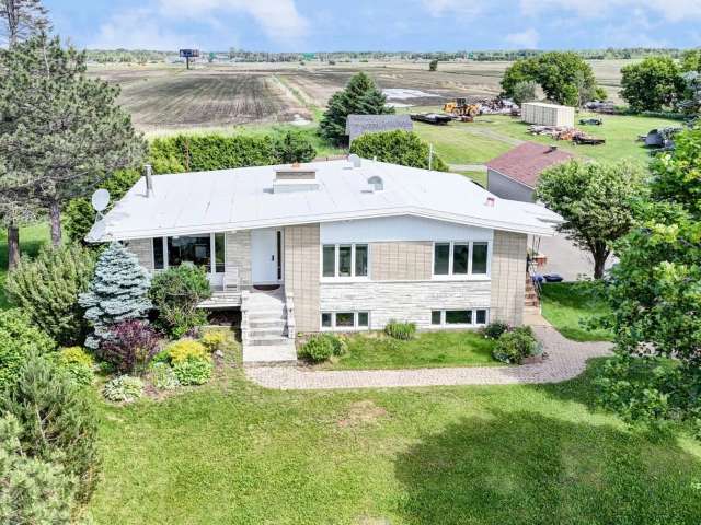 Bungalow For Sale in Quebec, Quebec