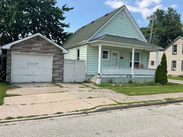 House For Sale in Windsor, Ontario