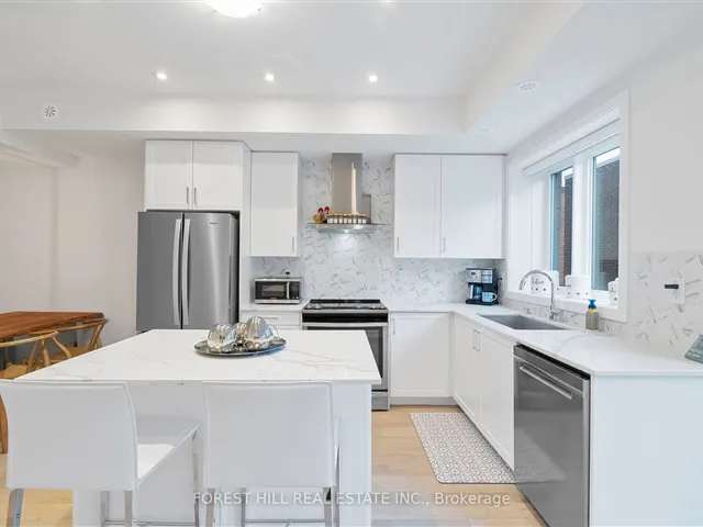 Townhouse For Sale in Toronto, Ontario