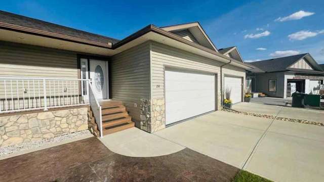 Duplex For Sale in Wetaskiwin, Alberta