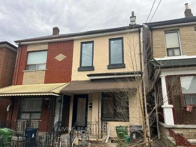 Townhouse For Rent in Toronto, Ontario