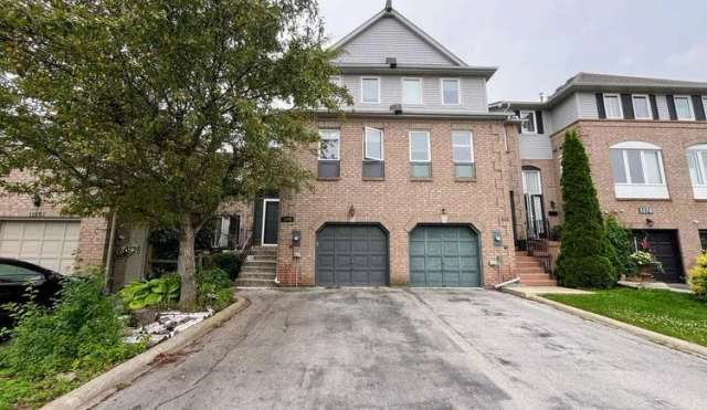 Townhouse For Sale in Oakville, Ontario