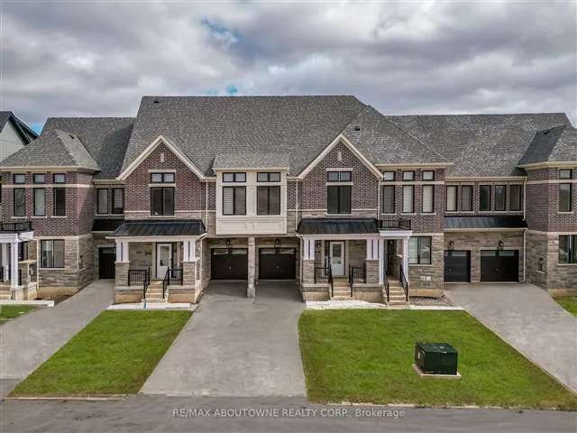 Townhouse For Sale in Oakville, Ontario