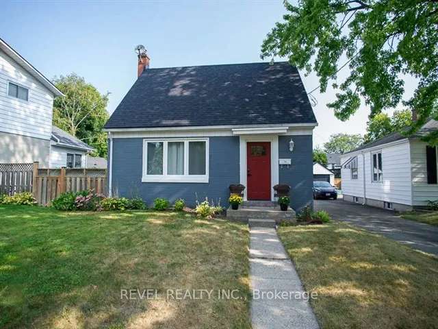 House For Sale in Brantford, Ontario