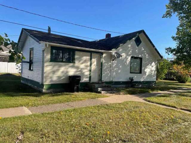 House For Sale in Fort Saskatchewan, Alberta