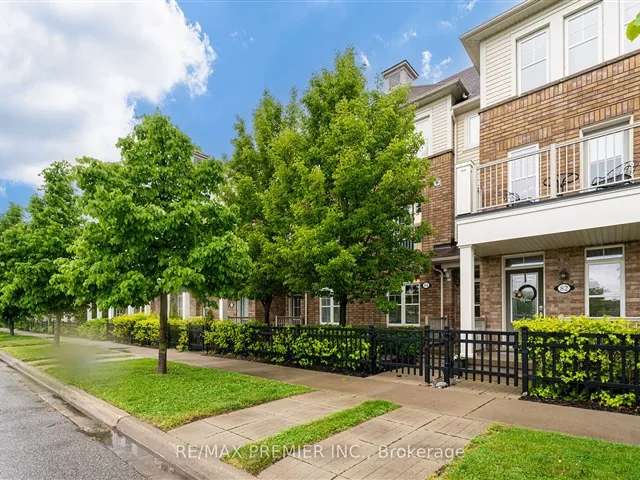 Townhouse For Sale in Whitby, Ontario