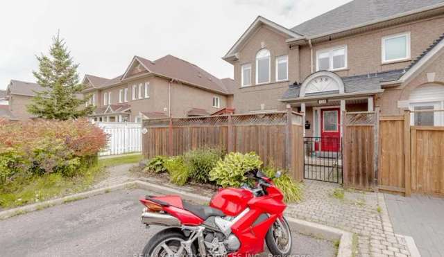 Townhouse For Sale in Brampton, Ontario