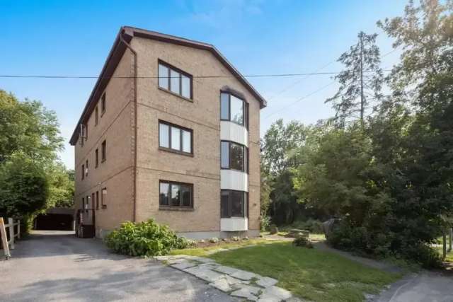 218 Devonshire Place - -  in Ottawa