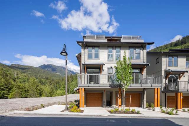 A $1,299,000.00 Townhouse with 2 bedrooms in Britannia Beach, Squamish