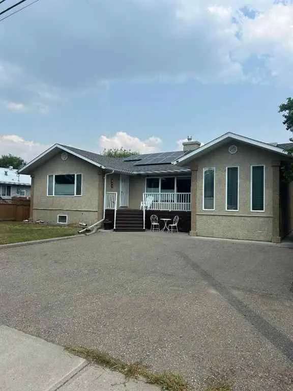 House For Sale in Pincher Creek, Alberta