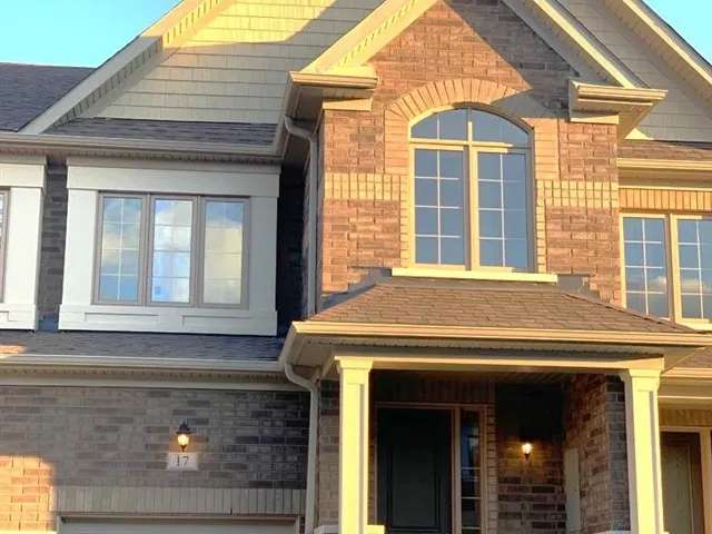 Townhouse For Rent in Whitby, Ontario