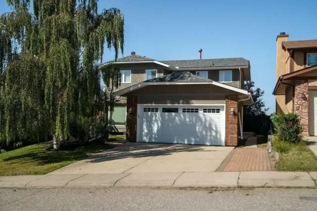 35 Hawkfield Rise Nw -  in Calgary