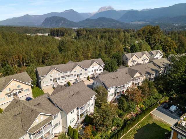 Townhouse For Sale in Squamish, British Columbia