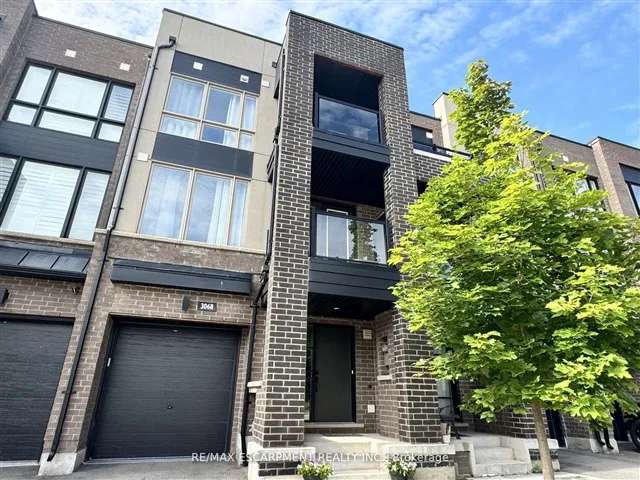 Townhouse For Sale in Oakville, Ontario