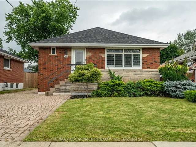 House For Sale in Hamilton, Ontario