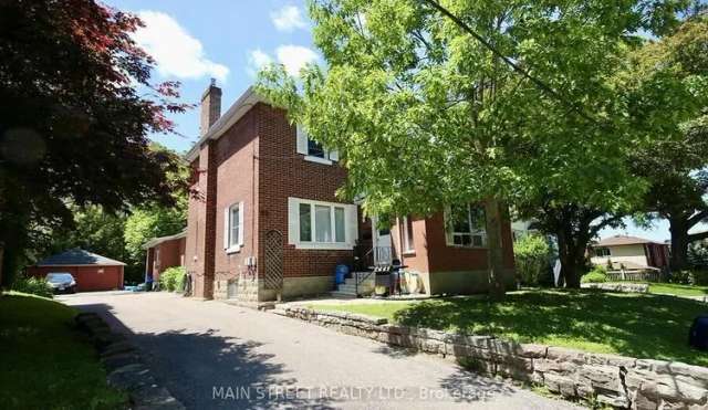 House For Sale in Aurora, Ontario