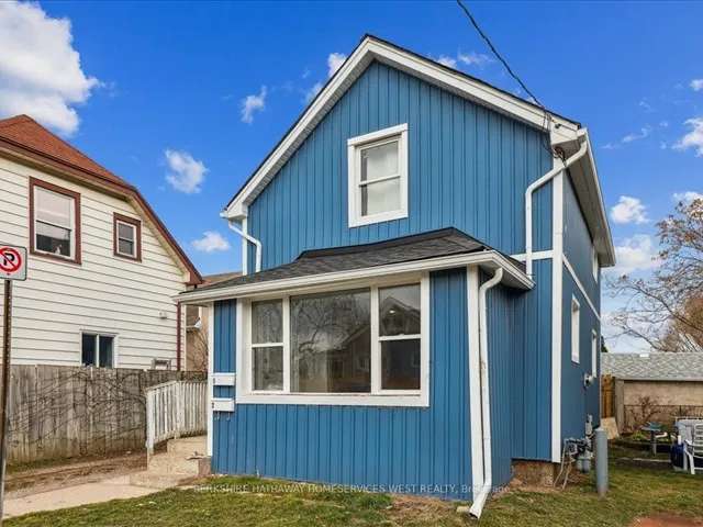 Duplex For Sale in St. Catharines, Ontario