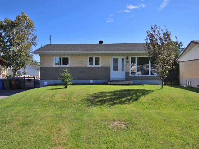 Bungalow For Sale in Baie-Comeau, Quebec