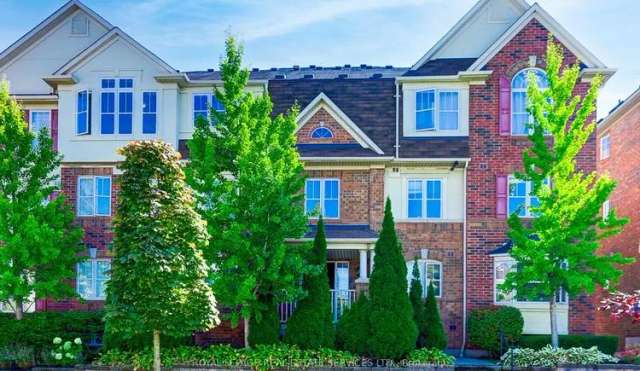 Townhouse For Sale in Mississauga, Ontario