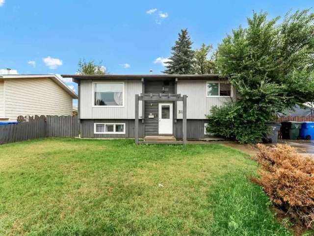 House For Sale in Medicine Hat, Alberta